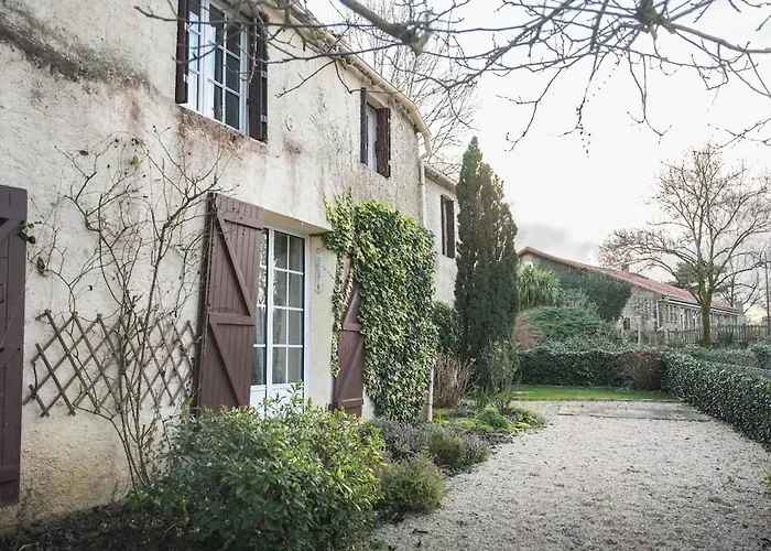 La Maison De La Grange بيت للعطل *